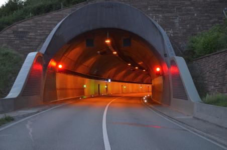 beleuchteter Tunnel