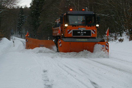 Schneepflug im Schnee