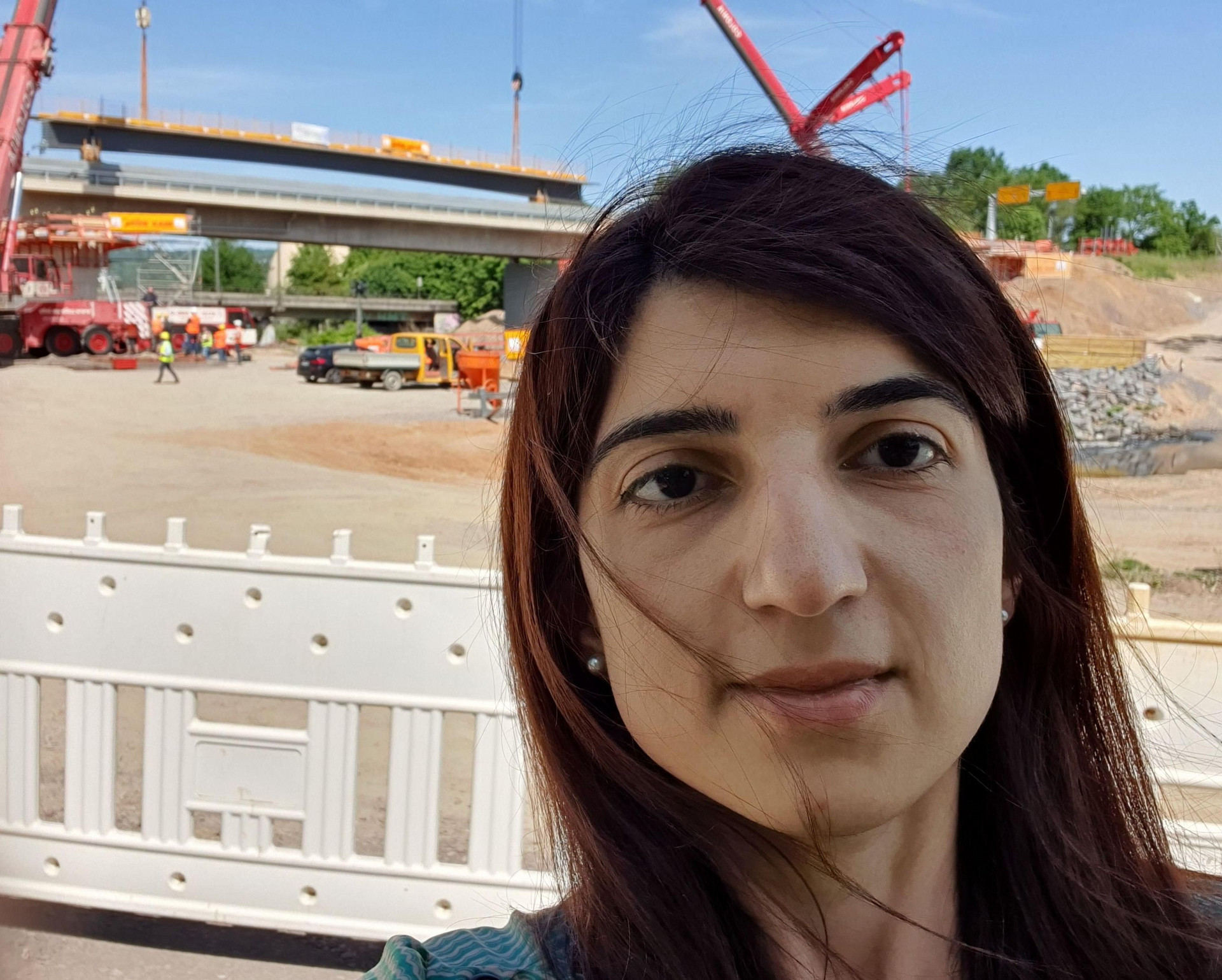 Ein Selfie von Raunahi Hasan auf der Baustelle.